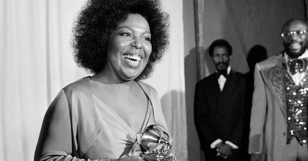 Roberta Flack, Virtuoso Singer-Pianist Who Ruled the Charts, Dies at 88