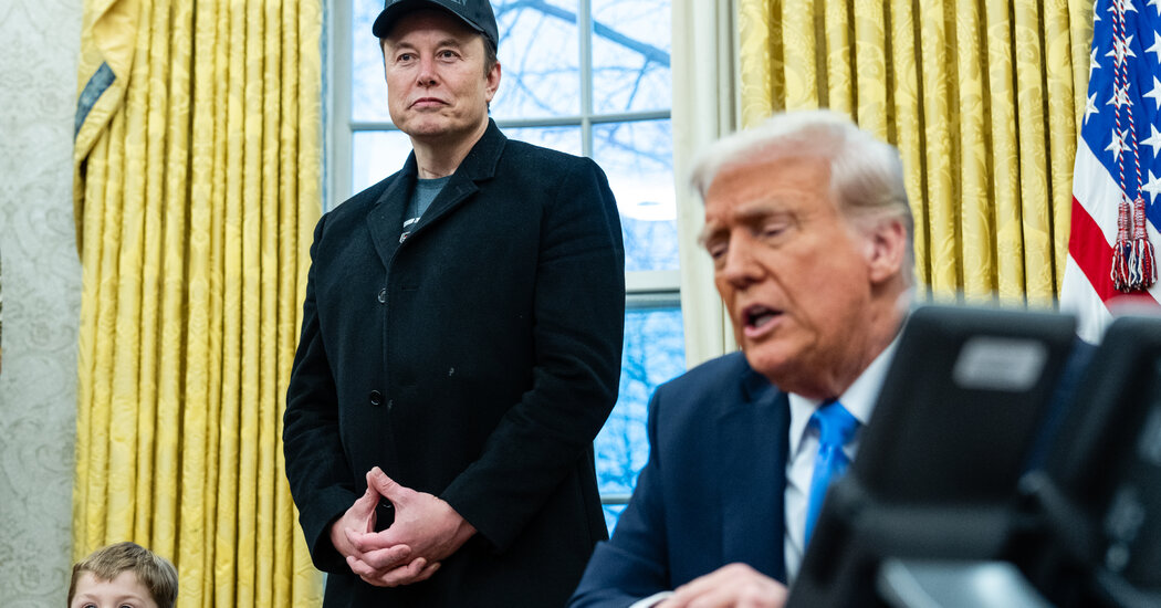 Appearing With Trump, Musk Makes Broad Claims of Federal Fraud Without Proof